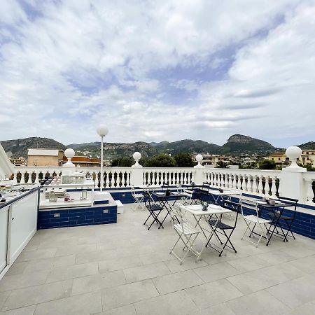 Villa Gabriella - Rooms & Breakfast Сант'Агнело Екстериор снимка