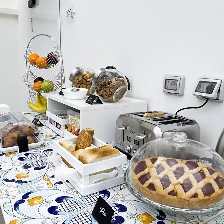 Villa Gabriella - Rooms & Breakfast Сант'Агнело Екстериор снимка