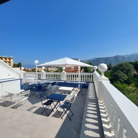 Villa Gabriella - Rooms & Breakfast Сант'Агнело Екстериор снимка