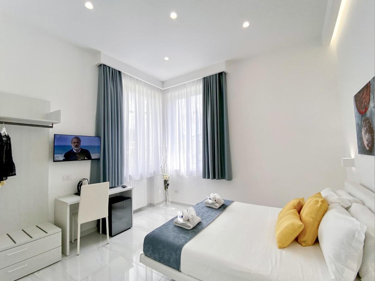 Villa Gabriella - Rooms & Breakfast Сант'Агнело Екстериор снимка