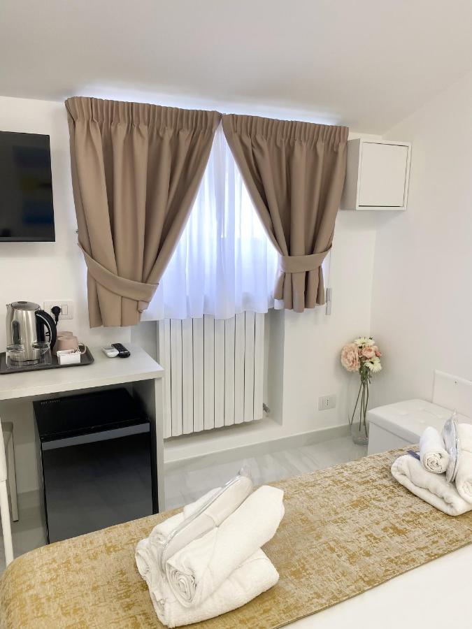 Villa Gabriella - Rooms & Breakfast Сант'Агнело Екстериор снимка