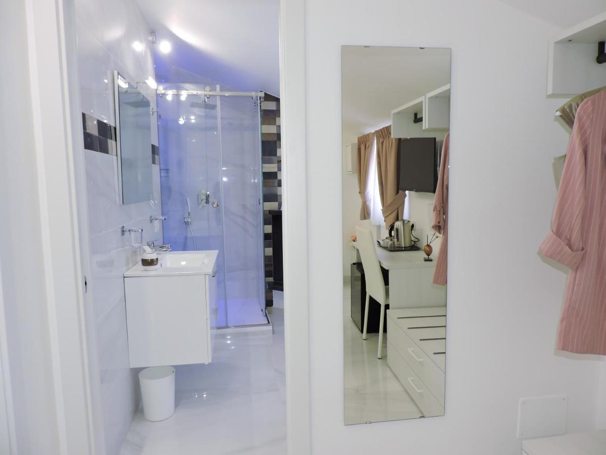 Villa Gabriella - Rooms & Breakfast Сант'Агнело Екстериор снимка