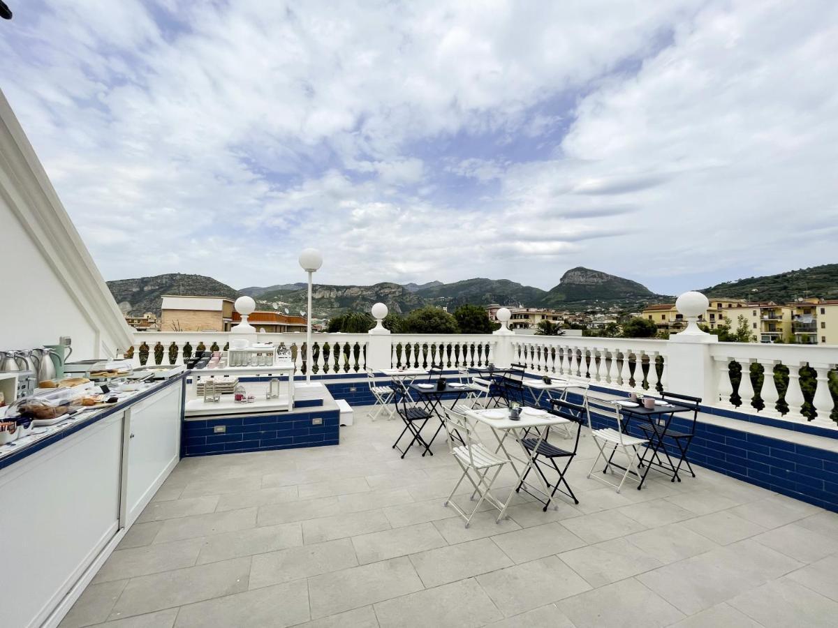 Villa Gabriella - Rooms & Breakfast Сант'Агнело Екстериор снимка
